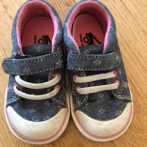 See Kai Run shoes, good condition, size 6